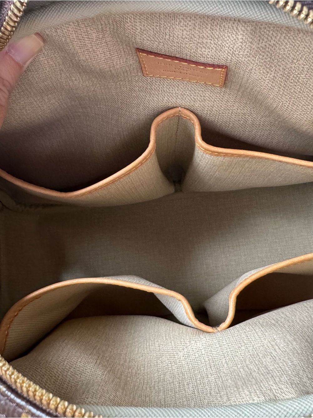 Authentic LOUIS VUITTON
Monogram Canvas Trouville Bag (vintage) - Rarely used - Picture 6 of 7